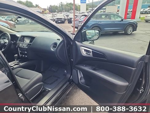 Used 2019 Nissan Pathfinder S AWD/4WD image 29