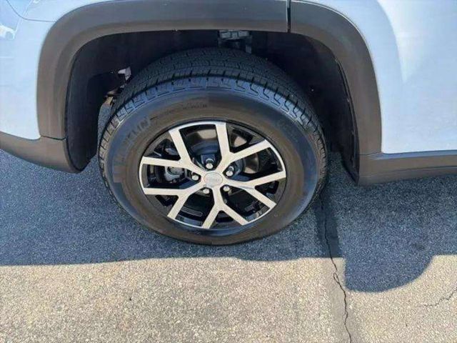 Used 2025 Jeep Grand Cherokee Limited AWD/4WD image 16