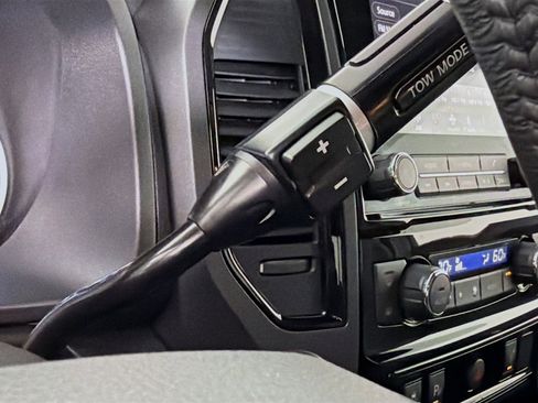 Used 2024 Nissan Titan SV w/ SV Bronze Edition Package image 18