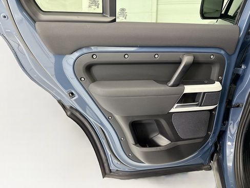 Used 2022 Land Rover Defender 110 SE image 25