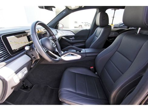 Used 2025 Mercedes-Benz GLS 450 4MATIC image 6