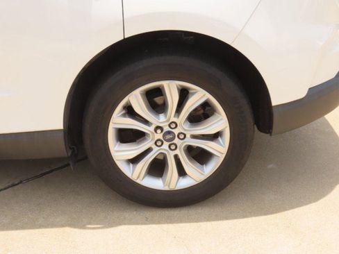 Used 2020 Ford Edge Titanium FWD image 16