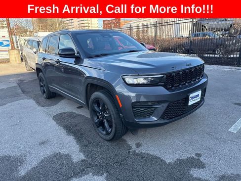 Used 2023 Jeep Grand Cherokee Altitude image 1