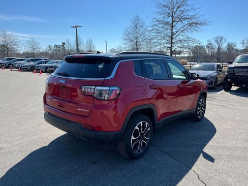 Used 2024 Jeep Compass Limited image 8