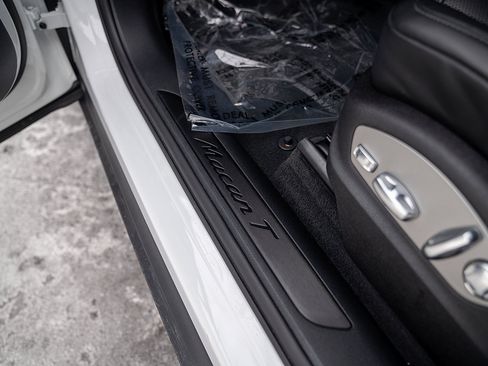 Certified 2026 Porsche Macan Turbo image 21