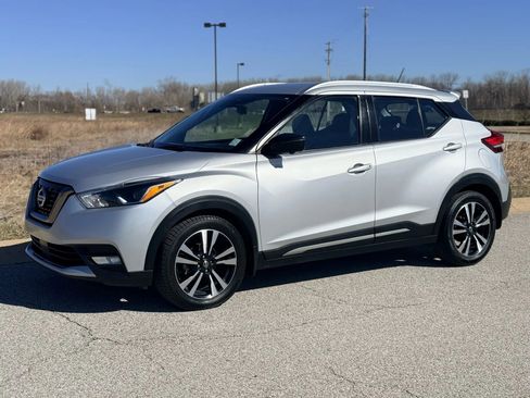 Used 2020 Nissan Kicks SR image 10