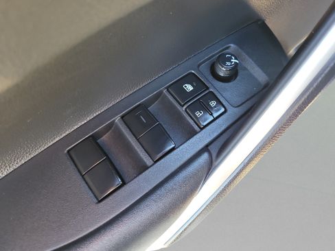 Used 2024 Toyota Corolla Cross XLE FWD image 14