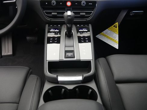 New 2026 Porsche Macan AWD/4WD image 30