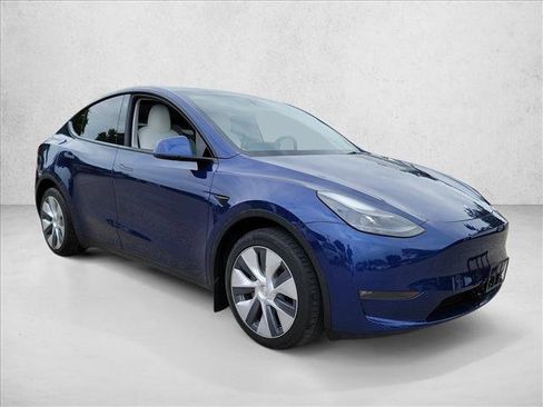 Used 2023 Tesla Model Y Long Range AWD/4WD image 3