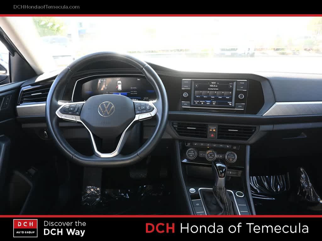 Used 2024 Volkswagen Jetta SE FWD image 8