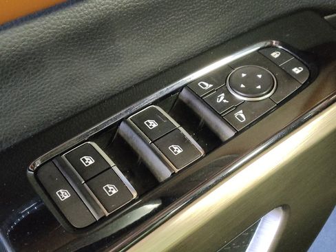 Used 2022 Nissan Pathfinder Platinum w/ Cargo Package FWD image 27