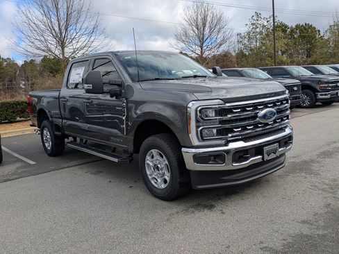 New 2026 Ford F250 XLT w/ XLT Premium Package AWD/4WD image 1