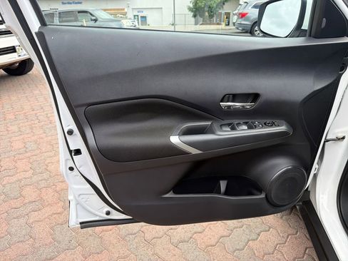 Used 2024 Nissan Kicks SV image 8
