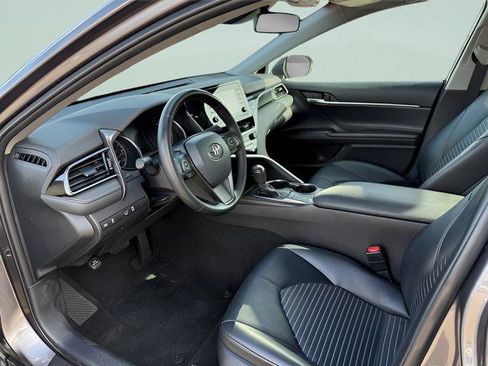 Used 2023 Toyota Camry SE FWD image 4