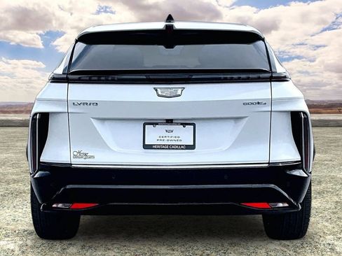 Used 2024 Cadillac Lyriq Luxury AWD/4WD image 6