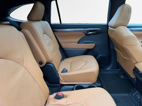 New 2026 Toyota Highlander Platinum AWD/4WD image 28