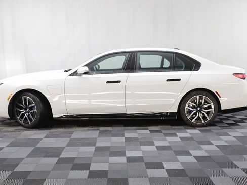 Certified 2025 BMW 750e xDrive 750e xDrive image 4