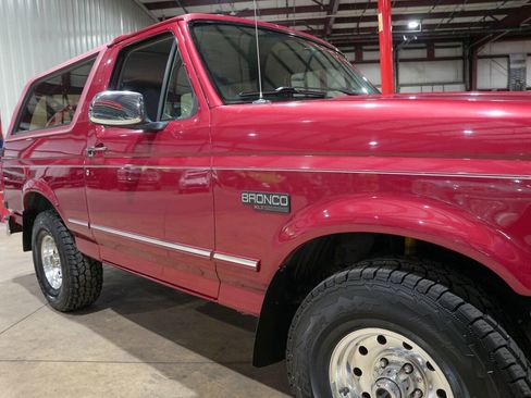 Used 1995 Ford Bronco XLT AWD/4WD image 32