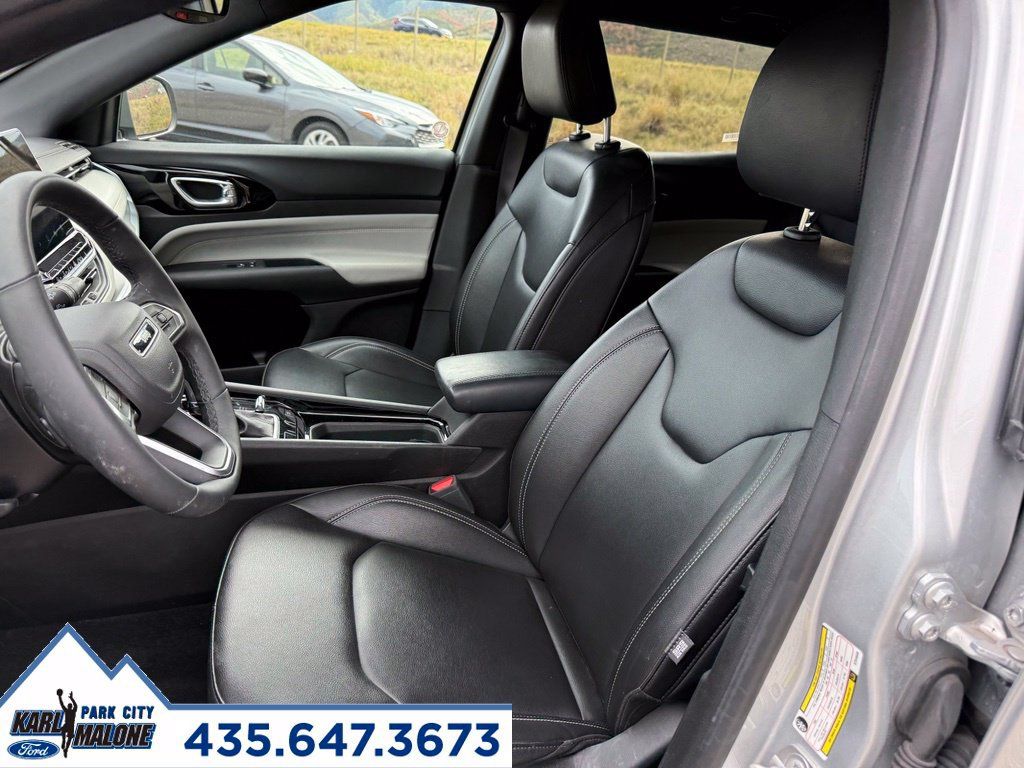 Used 2025 Jeep Compass Limited AWD/4WD image 14