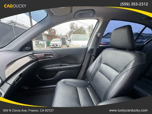 Used 2017 Honda Accord Touring image 16