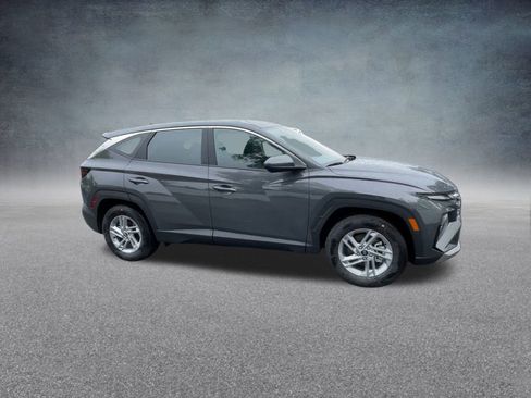 Certified 2025 Hyundai Tucson SE image 27