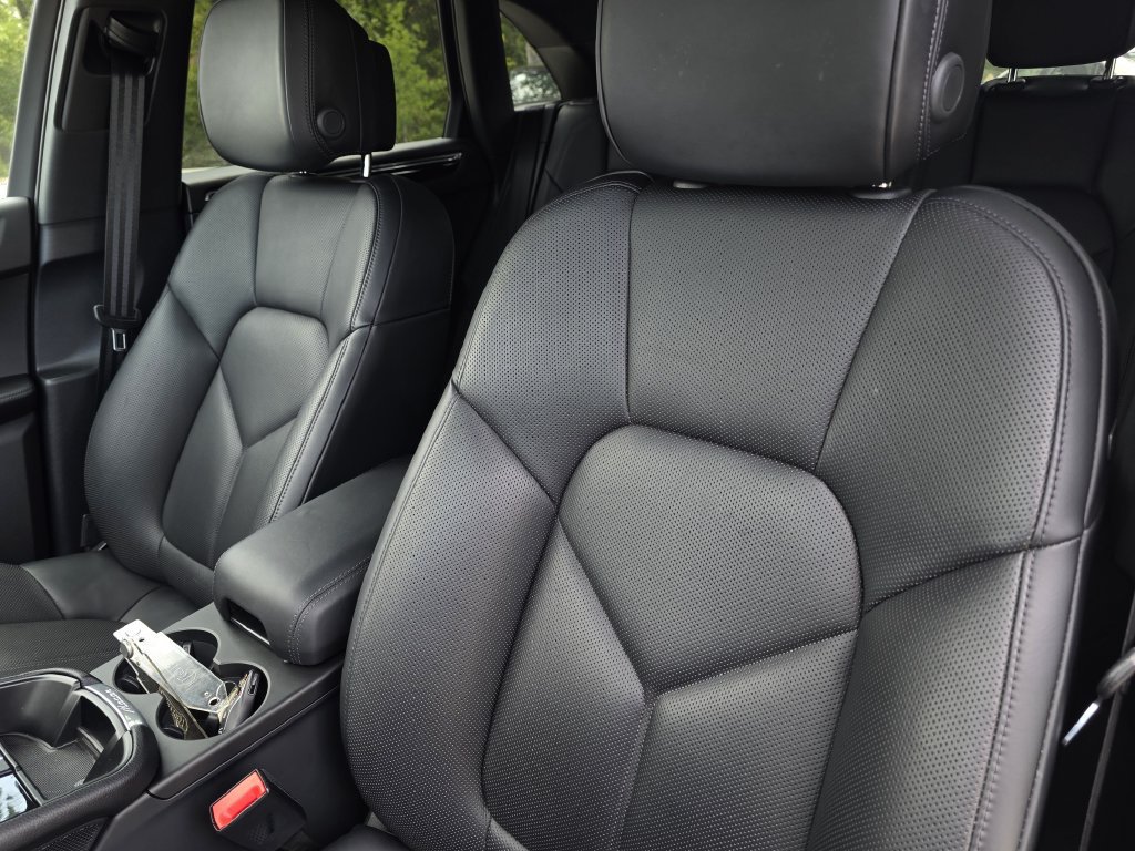 Certified 2026 Porsche Macan AWD/4WD image 5