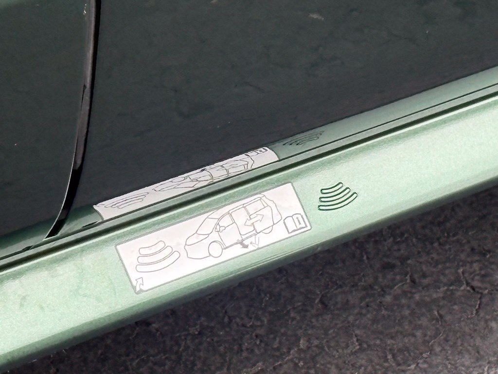 Used 2026 Toyota Sienna XLE FWD image 16