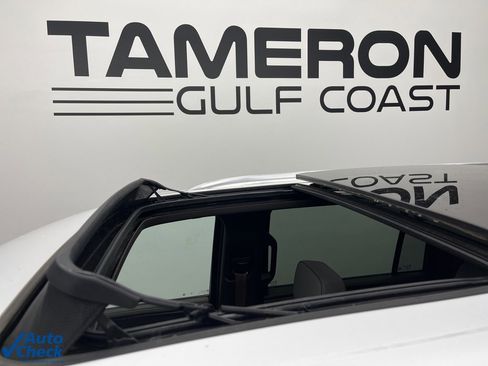 Used 2023 GMC Yukon XL SLT w/ SLT Luxury Package image 16