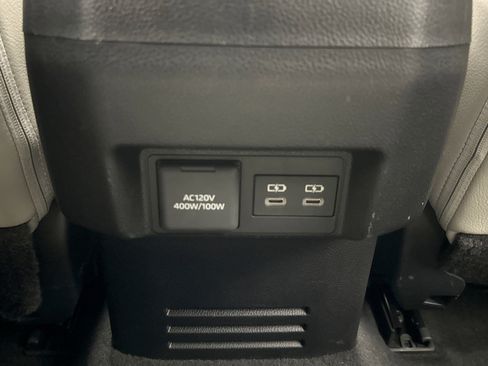 Used 2024 Toyota Tacoma Limited w/ Limited Package (LT) image 21