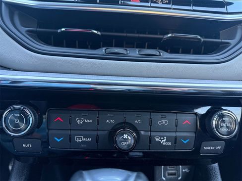 Used 2024 Jeep Compass Limited image 29