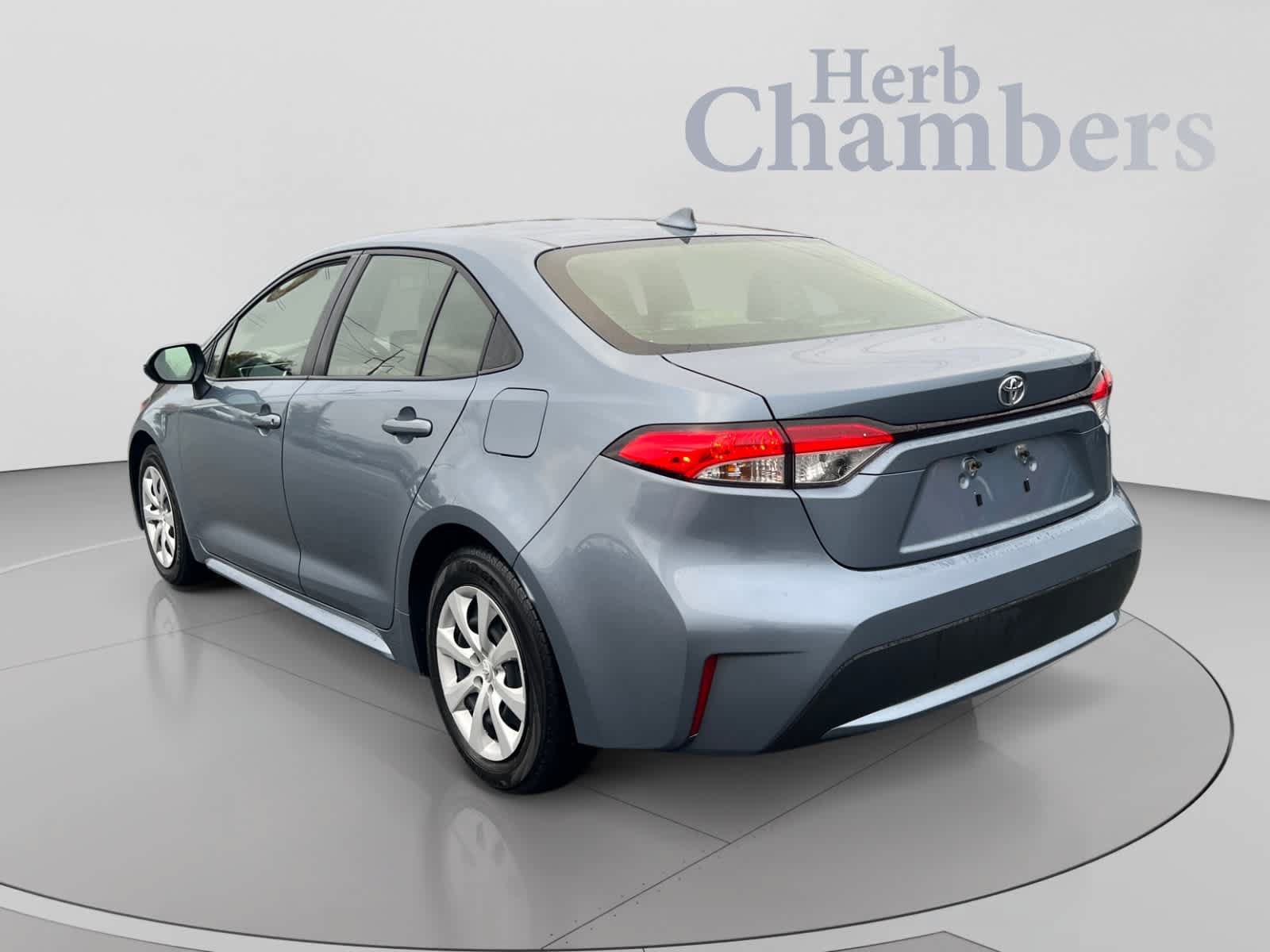 Used 2022 Toyota Corolla LE FWD image 3