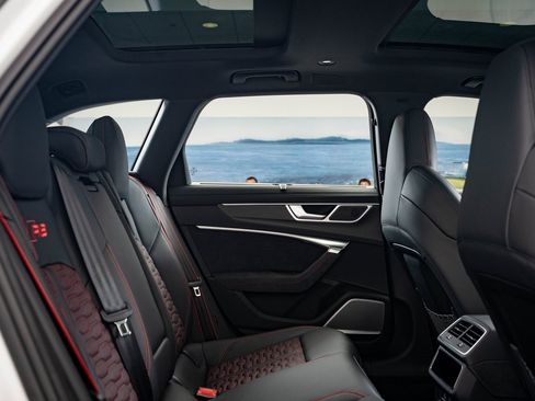 New 2025 Audi RS 6 performance image 42