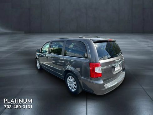 Used 2015 Chrysler Town & Country Touring FWD image 8