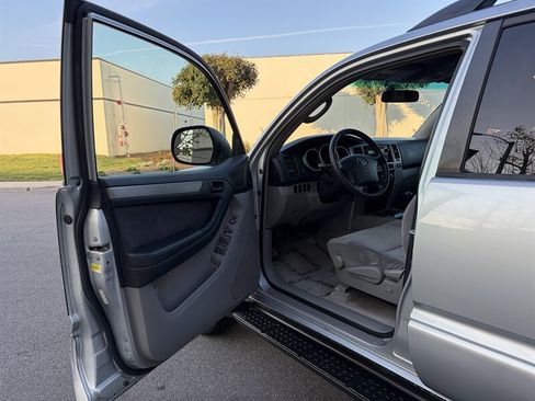 Used 2004 Toyota 4Runner SR5 RWD image 13
