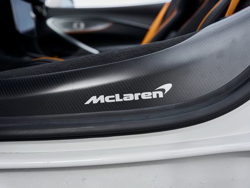 Used 2025 McLaren Artura Spider image 36