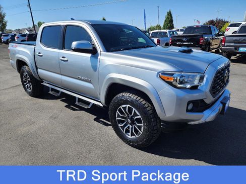 Used 2022 Toyota Tacoma TRD Sport image 3