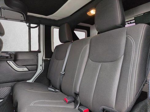 Used 2017 Jeep Wrangler Unlimited Sahara image 16