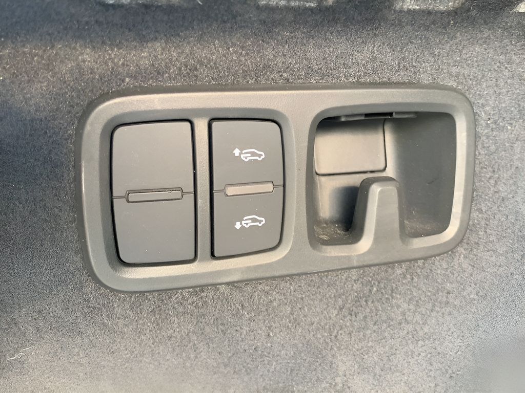 Used 2019 Audi Q8 Prestige w/ Luxury Package AWD/4WD image 60