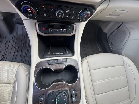 Used 2023 GMC Acadia Denali w/ Denali Ultimate Package image 6