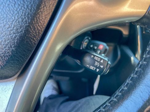 Used 2012 Toyota Camry SE FWD image 19