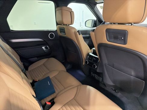 Used 2025 Land Rover Discovery Dynamic SE image 27