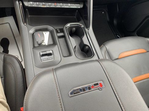 Used 2025 GMC Sierra 2500 AT4 image 18