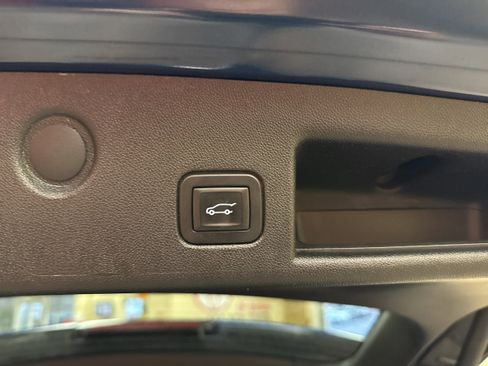 Used 2019 Chevrolet Equinox LT w/ Driver Convenience Package image 41