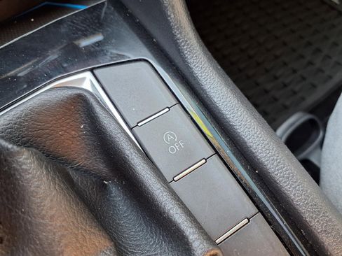 Used 2023 Volkswagen Taos S image 10