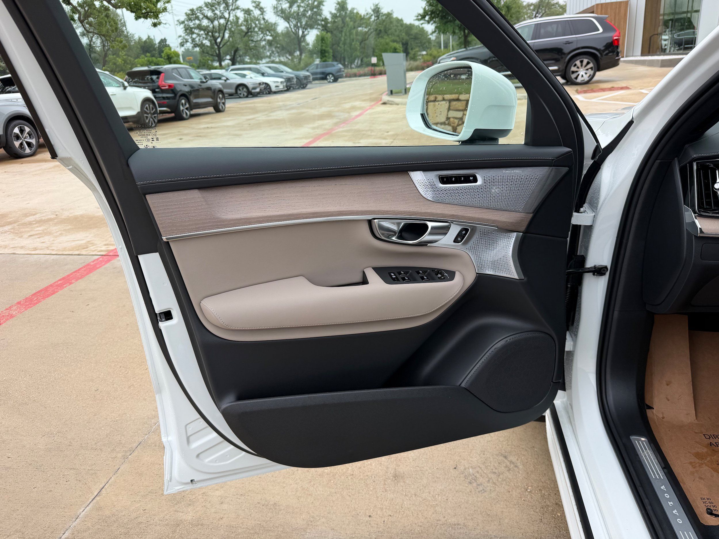 New 2026 Volvo XC90 T8 Ultra w/ Lounge Package AWD/4WD image 19