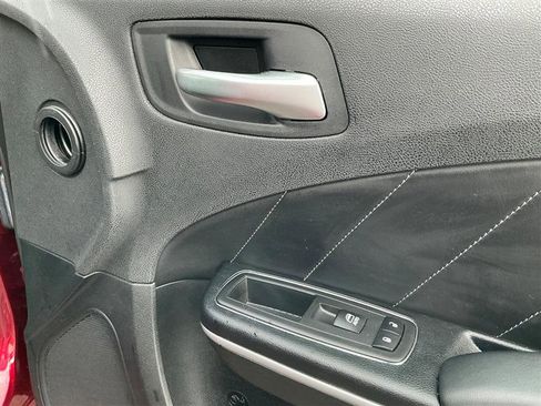 Used 2017 Dodge Charger R/T w/ Plus Group image 38