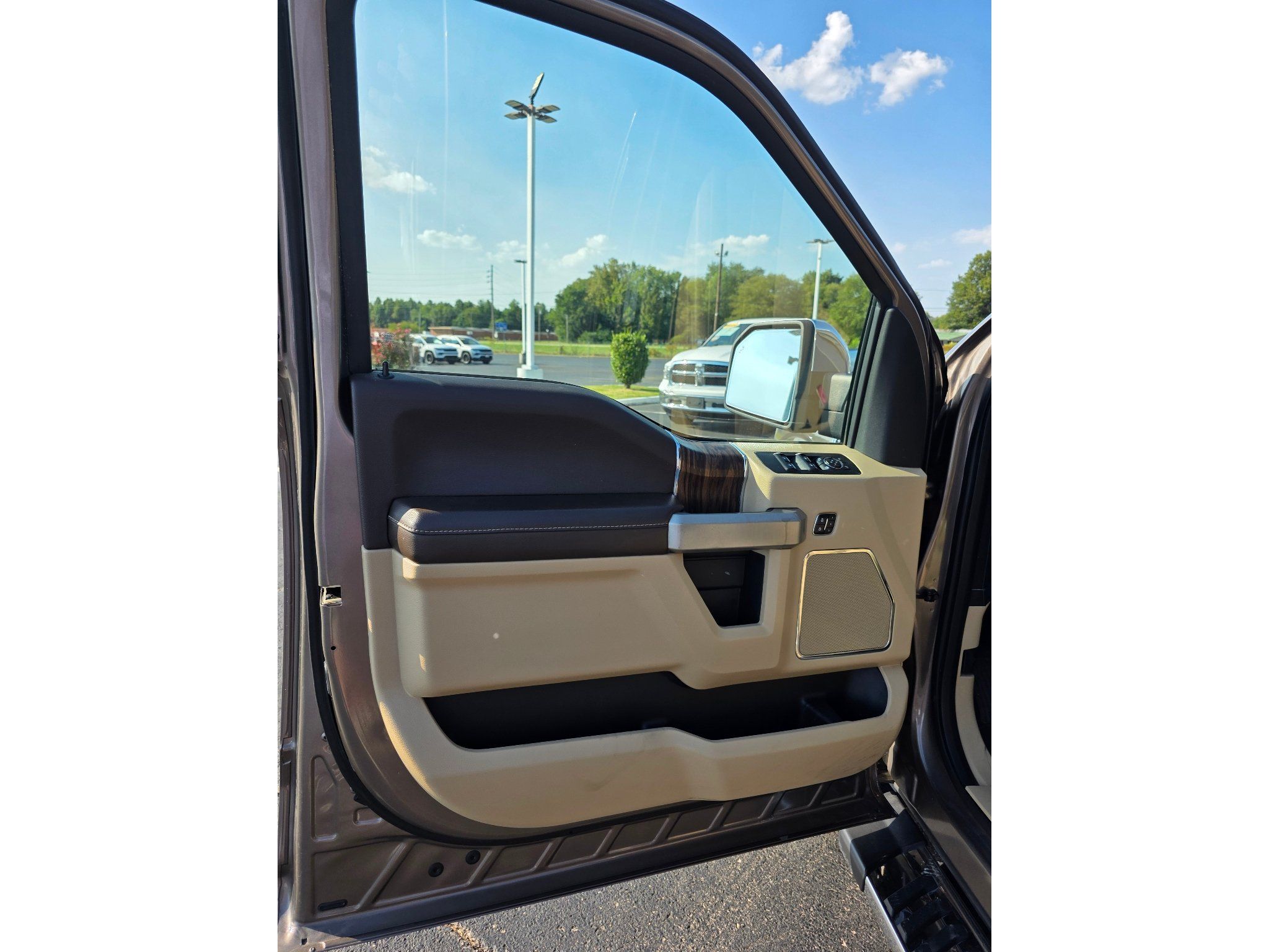 Used 2018 Ford F150 Lariat AWD/4WD image 13