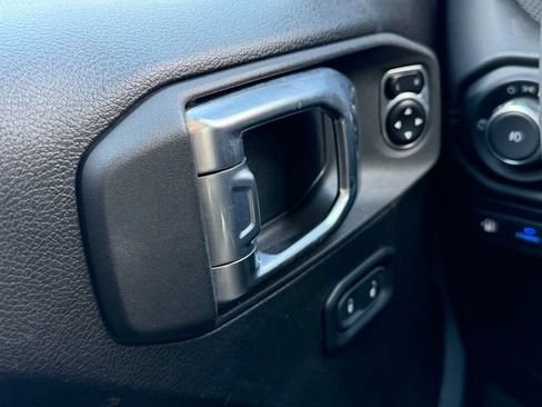 Used 2024 Jeep Wrangler Unlimited Rubicon 4xe AWD/4WD image 16