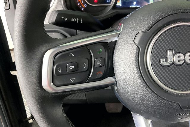 Used 2026 Jeep Wrangler Unlimited Sahara AWD/4WD image 10