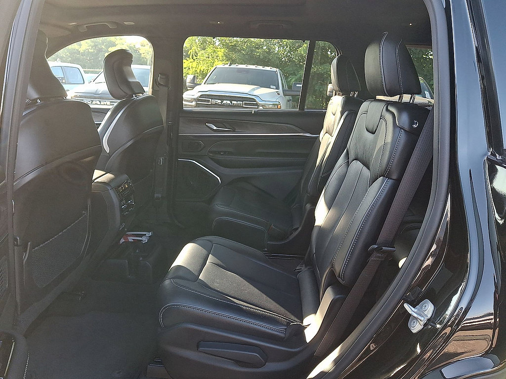 Certified 2025 Jeep Grand Cherokee L Overland w/ Advanced Protech Group III AWD/4WD image 26